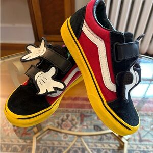 Vans | Disney Mickey Mouse Hugs Old Skool V Shoes | 1.5